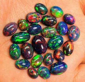 Véritable cabochon en opale noire éthiopienne arc-en-ciel brillant Opale noire de forme ovale idéale pour la fabrication de bijoux - Product Image 2
