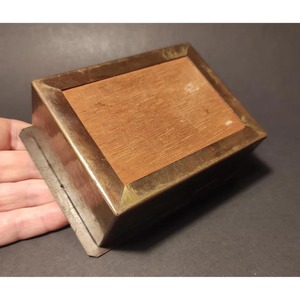 Boîte à bijoux en métal de base simple Organisateur décoratif élégant Idéal pour les bagues Boucles d'oreilles Colliers Bracelets et usage quotidien - Product Image 2