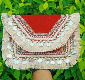 Pochette bohème avec coquillages cauri Pom Poms & Fringe Trim Handmade Ethnic Boho Crossbody Bag Unique Beach Festival Purse - Product Image 3