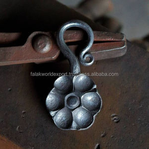 Collar con Colgante Aegishjalmr Vikingo Forjado a Mano, Cruz Celta, Talismán, Símbolo Religioso Cristiano, Joyería de Aleación para Hombre y Mujer - Product Image 6