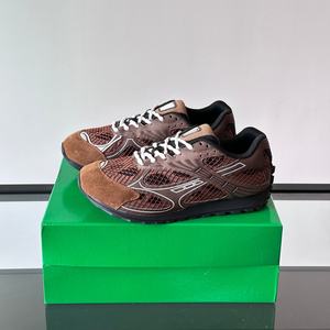 Zapatos deportivos de estilo europeo retro, sencillos, con cordones, forro de malla, antideslizantes, transpirables, suaves, modernos y a la moda. - Product Image 3