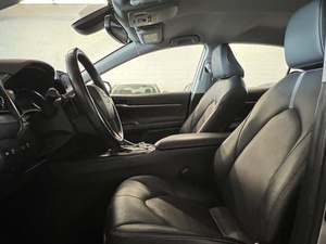 Camry XSE 2023 d'occasion, traction avant, automatique, conduite à gauche, intérieur cuir foncé, régulateur de vitesse adaptatif, pneus R17, toit ouvrant, phares LED - Product Image 2