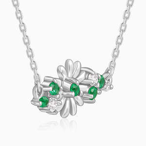 Collar de Flores Plateado de Lujo con Aspecto Clásico y Cadena de Diseño Plateada para Mujer - Product Image 5