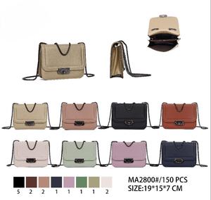 Borsa a Tracolla in Pelle con Catena per Donna - Product Image 1