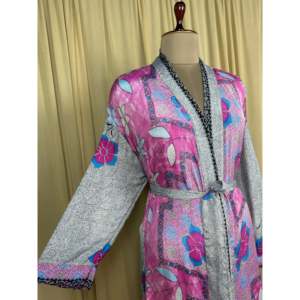 Kimono de Seda Reciclada para Mujer, Estilo Boho Chic Vintage, Vestido de Playa, Bata de Descanso para Resort, Traje de Baño Estilo Gitano - Product Image 6