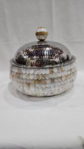 Cacerola de comida caliente de madreperla con diseño aislado perfecto para cenas de estilo árabe - Product Image 6