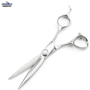 Ciseaux de barbier de 6 pouces, ciseaux à cheveux fabriqués au Pakistan en acier inoxydable, écologiques pour la coupe de cheveux professionnelle - Product Image 1