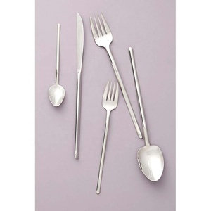 Ensemble de couverts unique en acier inoxydable argent poli avec poignée au design unique Ensemble de couverts de luxe au look moderne - Product Image 5