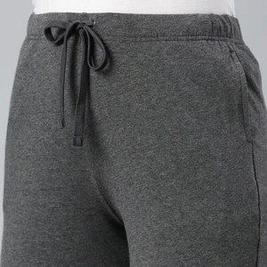 Pantalons de survêtement pour femmes, tissu de haute qualité, confortable, coupe décontractée, logo personnalisé, adapté à la course à pied, au streetwear et aux vêtements de style de vie - Product Image 5