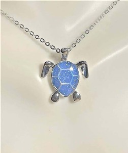 Magnifique collier pendentif en opale éthiopienne pour fiançailles, mariage ou soirée, fait à la main, plaqué rhodium, forme poire de 10 à 14 mm, serti en bélière - Product Image 5