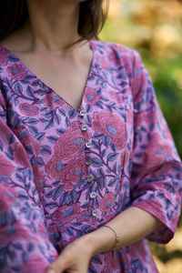 Robe bohème Rosalina imprimée à la main, longueur mollet, mode éthique, robe florale à panneaux - Product Image 4