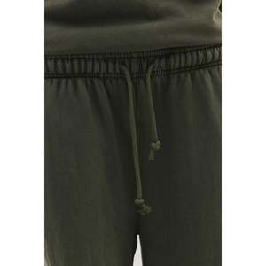 กางเกงวอร์มโพลีเอสเตอร์น้ำหนักเบา ระบายอากาศได้ดี ทรงขากว้าง มีกระเป๋า ลายทาง ไซส์พลัส เอวกลาง ผูกเชือก ทรงหลวม - Product Image 3