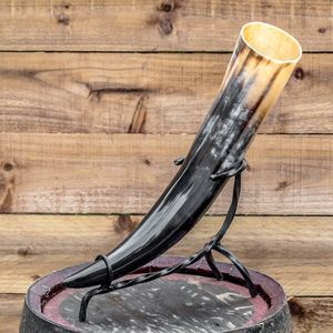 Corne à boire viking gravée à la main avec support en bois et sac cadeau 100% corne naturelle de qualité alimentaire - Product Image 6