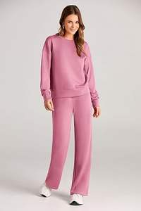 Conjunto Deportivo Corto de Dos Piezas con Cremallera y Logotipo Personalizado para Mujer, Conjunto Deportivo Corto de Terciopelo Rosa para Mujer - Product Image 6