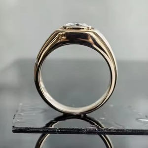 Bague de fiançailles en diamant de laboratoire taillé sur coussin 1.50 ct ensemble de lunette en or jaune 18 carats Solitaire IGI certifié bande de mariage de mariée - Product Image 3