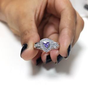 Anillo de Compromiso Personalizable con Forma de Triángulo, Piedra Azul, Diamante Cultivado en Laboratorio, Anillos de Novia Solitarios, Oro Blanco Sólido de 14K - Product Image 1