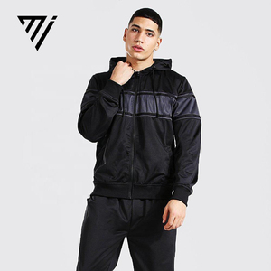 Conjunto Deportivo Ecológico de Invierno para Hombre con Sudadera con Capucha y Cremallera y Pantalones Jogger Ajustados, Elegante para Uso Casual y Deportivo - Product Image 1