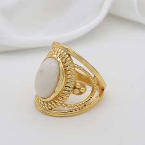 แหวนทองเหลืองลายควอตซ์นม ชุบทอง 18K สไตล์ชนเผ่า ขายส่งสำหรับผู้หญิง - Product Image 6