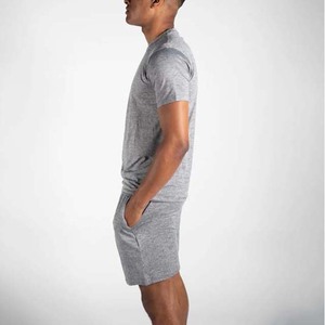 Conjunto de camiseta y pantalones cortos de Fitness de Color gris, ropa de hombre de talla grande, estilo callejero, conjunto de dos piezas transpirable de algodón para hombre - Product Image 3