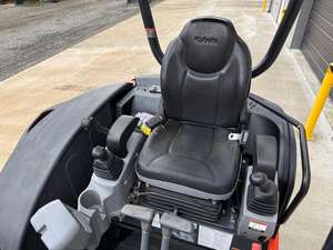 LIVRAISON GRATUITE MINI-EXCAVATRICE KUBOTA KX033-4 23,2 CV DIESEL À CABINE OUVERTE, APPROUVÉE EPA CE, avec Moteur Hydraulique Auxiliaire, Pompe, Boîte de Vitesses et PLC. - Product Image 5