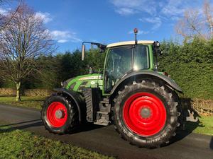 Tractor de Ruedas Fendt 724 Vario 4WD Black Beauty, Componentes Principales: Bomba, Motor, Caja de Cambios, 230HP, Transmisión de Alta Velocidad - Product Image 2