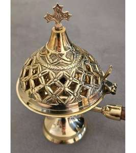 เครื่องเผาธูปทองเหลืองที่สง่างามพร้อมด้วยงานฝีมือโดยละเอียดสำหรับการใช้งานทางจิตวิญญาณด้วยการออกแบบที่ซับซ้อนเครื่องหอมทองเหลือง - Product Image 2