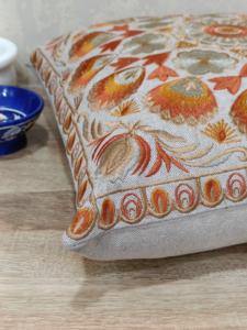 Tendance 100% coton tournesol broderie taie d'oreiller nouveau traditionnel maison coussin décoratif Shamrey 45x45cm Anti-bactéries - Product Image 5