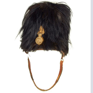 Sombrero Busby de piel alto de Guardia Real hecho para uso ceremonial con diseño suave y elegante para uniformes de desfile Sombreros Busby a la venta - Product Image 3