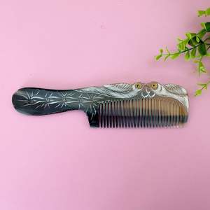 COLORES DE PALABRA CLAVE CUERNO BUFFALO PEINES AL POR MAYOR Peines de cuerno antiestáticos naturales para regalos de vacaciones por artesanía de media luna - Product Image 2