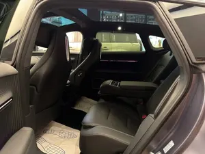 2025 a W a T R R 12 AWD Lithium R18, Motor de Tracción en las Cuatro Ruedas, Asientos de Cuero, Techo Panorámico, Cámara Trasera Oscura - Product Image 2