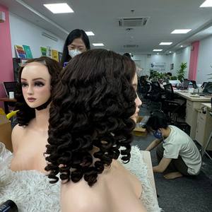 วิกผมดิบแท้จากเวียดนาม100% เรียงตามหนังและเรียบลื่นสไตล์ลอนลึกที่มีขนาดเต็มปานกลางสำหรับหมวกลูกไม้ - Product Image 4