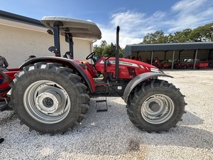 รถแทรกเตอร์มือสอง Massey Ferguson 6600 ราคาประหยัด ออกแบบมาเพื่อเกษตรกรมืออาชีพ ที่ต้องการประสิทธิภาพที่เชื่อถือได้และการใช้งานที่ยาวนาน - Product Image 1