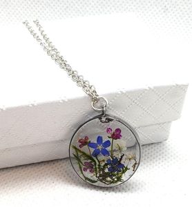 2024 vente en gros créatif fait à la main brillant tradition aiguilles en unique bleu foncé ciel nuages résine collier lumineux pour les femmes - Product Image 4