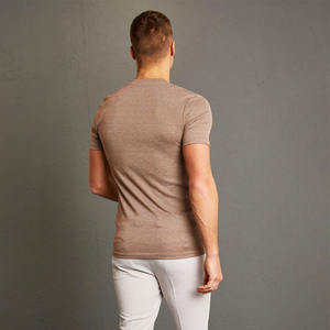 Haute qualité hommes Spandex matériel marron couleur Muscle Fit Gym porter t-shirt avec O cou et manches courtes - Product Image 3