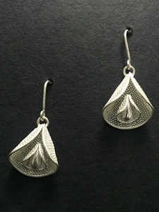 ต่างหูเม็ดกลมสีเงินแท้คุณภาพสูงสำหรับผู้หญิงเครื่องประดับแฟชั่นแวววาวแวววาวแวววาวส่งตรงจากอินเดีย - Product Image 4