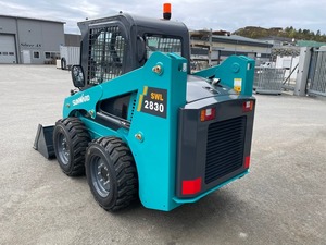 Chargeuse sur pneus compacte Sunward SWL2830 Mini Skid Steer de 3 tonnes pour l'agriculture, l'aménagement paysager et la construction - Product Image 6