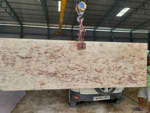 Elegante Shiva Gold Granite Superficie pulida Resistente a los arañazos de calor Diseño moderno para cocinas Baños Espacios de vida Villas - Product Image 2