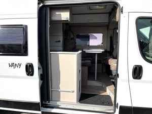 Autocaravana de Lujo Challenger Vany 114 RV Blanca 2019, para 4-6 Personas, Euro 5, Volante a la Izquierda, Asientos de Cuero, Neumáticos R18 - Product Image 5