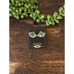 Pendientes de Plata de Ley con Turquesa Étnica Navajo, Diseño Geométrico con Engaste de Bisel, Estilo Moderno para Bodas y Compromisos - Product Image 1