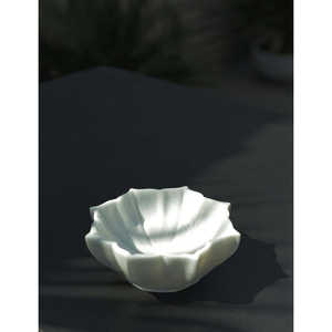 Accesorio de frutero para decoración de oficina Floral blanca - Product Image 1