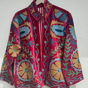 Veste d'été pour femme faite à la main avec broderie florale Suzani, veste en velours respirant, technique d'impression, veste d'hiver - Product Image 1