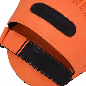 แผ่นซ้อมชกมวยคุณภาพสูง MMA หนังแท้ สำหรับฝึกซ้อม ทนทานและป้องกันการกระแทก เหมาะสำหรับคิกบ็อกซิ่งและมวยไทย - Product Image 5