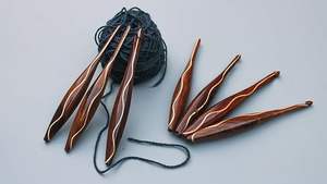 Crochet en bois conçu pour les projets de couvertures pour bébés, crochet en bois idéal pour la fabrication de chapeaux et de écharpes à prix avantageux - Product Image 3