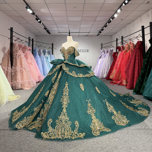 8536 Exquisitos vestidos de noche abullonados de color verde esmeralda con encaje dorado - Product Image 2