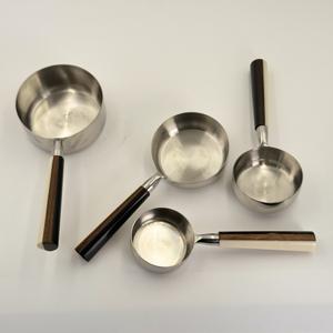 Gobelets doseurs en acier inoxydable de haute qualité, gobelet polyvalent, ustensiles de cuisine durables pour la mesure des poudres et des liquides - Product Image 1