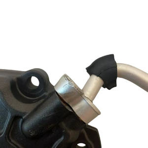 Cubierta de Bomba de Aceite y Tubo de Suministro de Aceite Originales para Yamaha R1 2023, Nuevos - Product Image 4