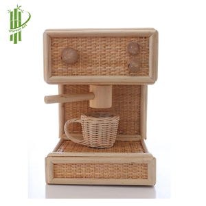 Jouet de maison de poupée en rotin naturel 100% fait à la main - Product Image 1