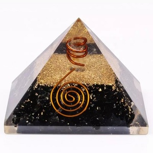 Pyramide d'orgone en tourmaline noire en gros avec bobine de cuivre artisanat en pierre semi-précieuse à vendre - Product Image 1