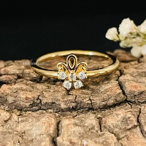 Bague de luxe minimaliste en or massif 14 carats pour femme, avec grappe de diamants naturels sertis à griffes et motif chrétien - Product Image 3