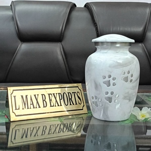 Urnes pour animaux de compagnie en gros faites à la main à bas prix Urne de crémation en métal pour les cendres et les fournitures funéraires pour l'exportation - Product Image 4